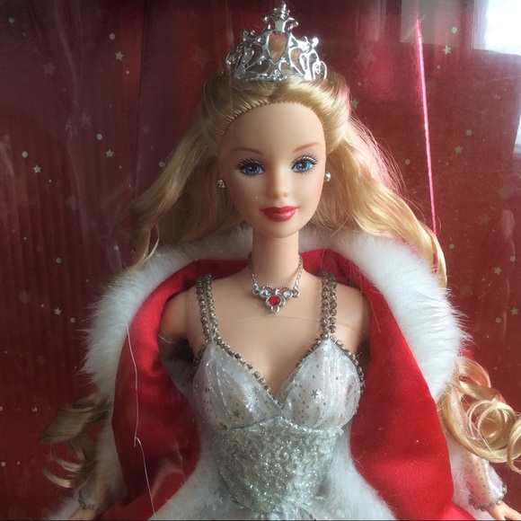 Holiday Celebration Barbie 2001 Special Edition - Picture 2 of 11